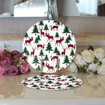 - Supla2li-8646-Gorsel3 - Realhomes Realhomes Beyaz Zemin Üzerinde Çam Ağaçli Ekoseli Geyik Motifli 2'li Yuvarlak Servis Altlığı - Supla Realhomes