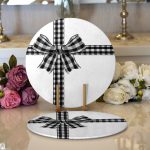 Realhomes Beyaz Zemin Üzerinde Siyah Ekoseli Fiyonk Desenli Modern 2'li Yuvarlak Servis Altlığı - Supla Realhomes