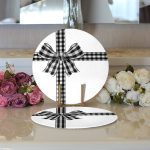 Realhomes Beyaz Zemin Üzerinde Siyah Ekoseli Fiyonk Desenli Modern 2'li Yuvarlak Servis Altlığı - Supla Realhomes