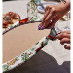 - Supla2li-8666-Gorsel4 - Realhomes Realhomes Beyaz Zemin Üzerinde Çiçek Desenli Dijital Baskılı Modern 2'li Yuvarlak Servis Altlığı - Supla Realhomes