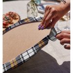 - Supla2li-8670-Gorsel4 - Realhomes  Realhomes Beyaz Zemin Üzerinde Renkli Ekose Desenli 2'li Yuvarlak Servis Altlığı - Supla Realhomes