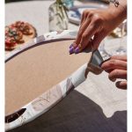 Realhomes Beyaz Zemin Üzerinde Soft Renkli Yaprak Motifli Modern 2'li Yuvarlak Servis Altlığı - Supla Realhomes