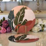 - Supla2li-8683-Gorsel1 - Realhomes Realhomes Pastel Zemin Üzerinde Onedraw Çizimli Yaprak Desenli 2'li Yuvarlak Servis Altlığı - Supla Realhomes