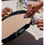 Realhomes Rengarenk Zemin Üzerinde Beyaz Çiçek Desenli 2'li Yuvarlak Servis Altlığı - Supla Realhomes