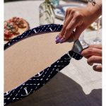 Realhomes Renkli Zemin Üzerinde Modern Çapa Desenli 2'li Yuvarlak Servis Altlığı - Supla Realhomes