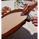 Realhomes Renkli Zemin Üzerinde Yaprak Desenli Dijital Baskılı Modern 2'li Yuvarlak Servis Altlığı - Supla Realhomes