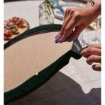 - Supla2li-8807-Gorsel4 - Realhomes Realhomes Renkli Zemin Üzerinde Yaprak Desenli Dijital Baskılı Modern 2'li Yuvarlak Servis Altlığı - Supla Realhomes