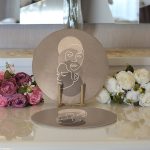 - Supla2li-8833-Gorsel3 - Realhomes Realhomes Renkli Zemin Üzerinde Onedraw Çizimli Bayan Silüeti 2'li Yuvarlak Servis Altlığı - Supla Realhomes