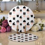 Realhomes Beyaz Zemin Üzerinde Siyah Puantiyeli Kaktüs Desenli 2'li Yuvarlak Servis Altlığı - Supla Realhomes