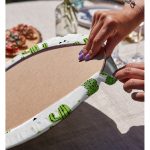 - Supla2li-8876-Gorsel4 - Realhomes Realhomes Beyaz Zeminli Renkli Kaktüs Desenli Dijital Baskılı Modern 2'li Yuvarlak Servis Altlığı - Supla Realhomes