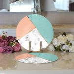 - Supla2li-8890-Gorsel3 - Realhomes Realhomes Renkli Geometrik Desenli Mermer Motifli Dijital Baskılı Modern 2'li Yuvarlak Servis Altlığı - Supla Realhomes