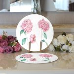 Realhomes Beyaz Zeminli Rengarenk Ortanca Çiçek Motifli Dijital Baskılı Modern 2'li Yuvarlak Servis Altlığı - Supla Realhomes