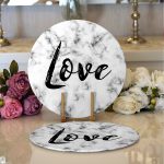 - Supla2li-9265-Gorsel1 - Realhomes Realhomes Mermer Zemin Üzerinde Love Yazılı Özel Tasarım Modern 2'li Yuvarlak Servis Altlığı - Supla Realhomes