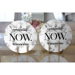 - Supla2li-9267-Gorsel2 - Realhomes Realhomes Mermer Zeminde NOW Yazılı Özel Tasarım Modern 2'li Yuvarlak Servis Altlığı - Supla Realhomes