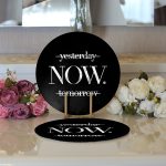 - Supla2li-9271-Gorsel3 - Realhomes Realhomes Siyah Zeminde Mermer Motifli NOW Yazılı Modern 2'li Yuvarlak Servis Altlığı - Supla Realhomes