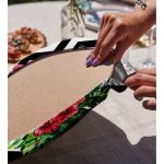 - Supla2li-cokzigfla-Gorsel4 - Realhomes  Realhomes Zigzag Zeminde Flamingo ve Yapraklar Tasarımlı Modern 2'li Yuvarlak Servis Altlığı - Supla Realhomes