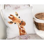 - Rh-K10199-Gorsel2 - Realhomes  Beyaz Zemin Zürafa Desenli Dijital Baskılı Modern Yastık Kırlent Kılıfı Realhomes
