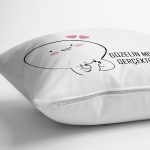 - Rh-K9311-Gorsel3 - Realhomes  Özel Tasarım Güzelin Miyim ?  Dijital Baskılı Dekoratif Yastık Kırlent Kılıfı Realhomes