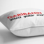 - Rh-K9324-Gorsel3 - Realhomes Özel Tasarım Garibanın Yüzü Gülür Mü ? Dijital Baskılı Modern Yastık Kırlent Kılıfı Realhomes