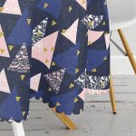 Lacivert Zemin Geometrik Üçgen Tasarımlı Dijital Baskılı Yuvarlak Masa Örtüsü - Çap 140cm Realhomes