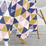 - MasaYuv-10110-Gorsel3 - Realhomes  Renkli Üçgen Tasarımlı Dijital Baskılı Modern Yuvarlak Masa Örtüsü - Çap 140cm Realhomes