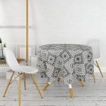 - MasaYuv-10197-Gorsel2 - Realhomes  Siyah Beyaz İskandinav Desen Tasarımlı Dijital Baskılı Modern Yuvarlak Masa Örtüsü - Çap 140cm Realhomes