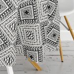 - MasaYuv-10197-Gorsel3 - Realhomes  Siyah Beyaz İskandinav Desen Tasarımlı Dijital Baskılı Modern Yuvarlak Masa Örtüsü - Çap 140cm Realhomes