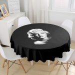 - MasaYuv-16-Gorsel1 - Realhomes  Merlin Moro Resimli Dijital Baskılı Yuvarlak Masa Örtüsü - Çap 140cm Realhomes