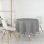 - MasaYuv-2020-Gorsel2 - Realhomes Siyah Beyaz Zigzag Desenli Dijital Baskılı Yuvarlak Masa Örtüsü - Çap 140cm Realhomes