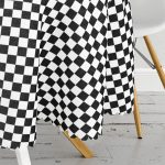 - MasaYuv-2026-Gorsel3 - Realhomes  Siyah Beyaz Ekose Desenli Yuvarlak Masa Örtüsü - Çap 140cm Realhomes