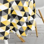 - MasaYuv-2065-Gorsel3 - Realhomes Üçgen Mozaik Desenli Dijital Baskılı Yuvarlak Masa Örtüsü - Çap 140cm Realhomes