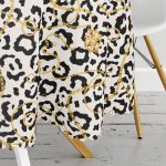 Zebra Desenli Altın Detaylı Modern Yuvarlak Masa Örtüsü - Çap 140cm Realhomes