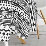 - MasaYuv-3395-Gorsel3 - Realhomes Siyah Beyaz African Motifli Modern Yuvarlak Masa Örtüsü - Çap 140cm Realhomes