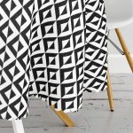 Siyah Beyaz Üçgen Geometrik Desenli Dijital Baskılı Yuvarlak Masa Örtüsü - Çap 140cm Realhomes