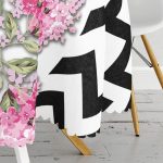 Siyah Zigzag Zeminde İlkbahar Çiçekleri Temalı Yuvarlak Masa Örtüsü - Çap 140cm Realhomes