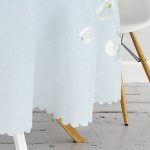 - MasaYuv-5113-Gorsel3 - Realhomes Mavi Zeminde Beyaz Ortanca Çiçeği Baskılı Yuvarlak Masa Örtüsü - Çap 140cm Realhomes