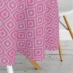 Özel Tasarım Gri Zeminde Fuşya İkat Desenli Dijital Baskılı Yuvarlak Masa Örtüsü - Çap 140cm Realhomes