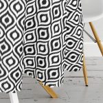 - MasaYuv-5116siyah-Gorsel3 - Realhomes  Özel Tasarım Siyah İkat Desenli Dijital Baskılı Yuvarlak Masa Örtüsü - Çap 140cm Realhomes