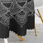 Siyah Zeminde Beyaz Mandala Desenli Yuvarlak Masa Örtüsü - Çap 140cm Realhomes