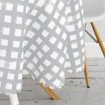 - MasaYuv-5236gri-Gorsel3 - Realhomes  Gri Zeminde Geometrik Kare Motifli Yuvarlak Masa Örtüsü - Çap 140cm Realhomes