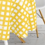 Sarı Zeminde Geometrik Kare Motifli Yuvarlak Masa Örtüsü - Çap 140cm Realhomes