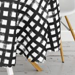 Siyah Zeminde Geometrik Kare Motifli Yuvarlak Masa Örtüsü - Çap 140cm Realhomes