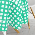 Yeşil Zeminde Geometrik Kare Motifli Yuvarlak Masa Örtüsü - Çap 140cm Realhomes