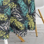 Siyah Zeminde Renkli Yaprak Motifli Özel Tasarım Yuvarlak Masa Örtüsü - Çap 140cm Realhomes