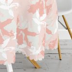 - MasaYuv-5341-Gorsel3 - Realhomes Gri Zemin Üzerinde Pembe Beyaz Yaprak Motifli Yuvarlak Masa Örtüsü - Çap 140cm Realhomes