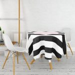 - MasaYuv-535-Gorsel2 - Realhomes  Modern Kalp Desenli Dijital Baskılı Yuvarlak Masa Örtüsü - Çap 140cm Realhomes