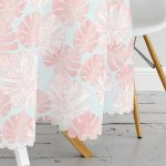 Renkli Zemin Üzerinde Tropikal Pembe Beyaz Yaprak Desenli Yuvarlak Masa Örtüsü - Çap 140cm Realhomes