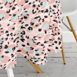 Pembe Zeminde Siyah Leopar Baskılı Yuvarlak Masa Örtüsü - Çap 140cm Realhomes