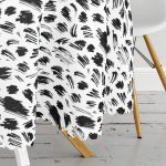 - MasaYuv-5765-Gorsel3 - Realhomes Beyaz Zeminde Anlamsız Çizgiler Motifli Yuvarlak Masa Örtüsü - Çap 140cm Realhomes