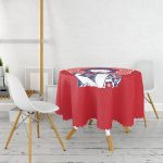 - MasaYuv-5819-Gorsel2 - Realhomes Kırmızı Zeminli Köpek Tutan Hanım Desenli Modern Yuvarlak Masa Örtüsü - Çap 140cm Realhomes